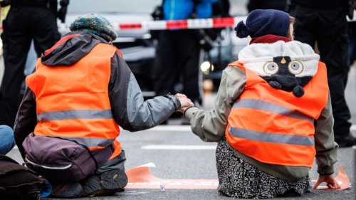 Klimademonstranten blockieren erneut Straßen
