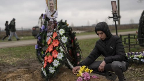 Ukraine-Krieg Liveblog: Video soll Kriegsverbrechen beweisen ++ Hartz 4 für Geflüchtete