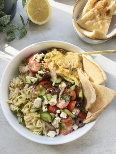20 Minute Mediterranean Hummus Bowls - Sammi Brondo