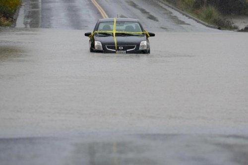 Northern California gets record rain and heavy snow. Many have been in the dark for days in Seattle