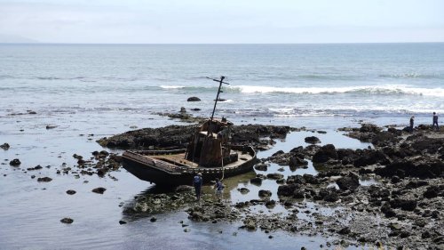 shipwrecked-ghost-boat-looms-on-slo-county-coast-where-did-it-come