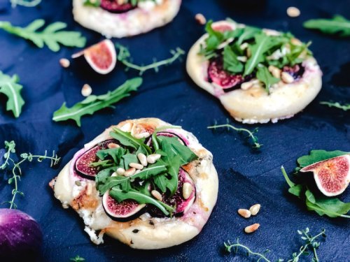 Focaccia mit Feigen, Ziegenkäse und Rucola