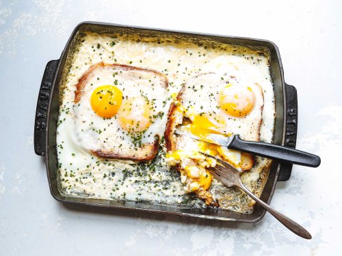 Baked Toast With Cream and Eggs May Be the Perfect Brunch Dish