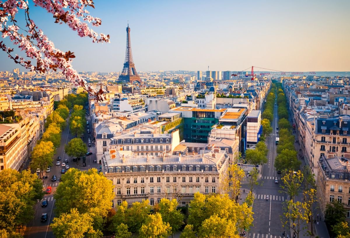 Essential Travel Guide to Paris