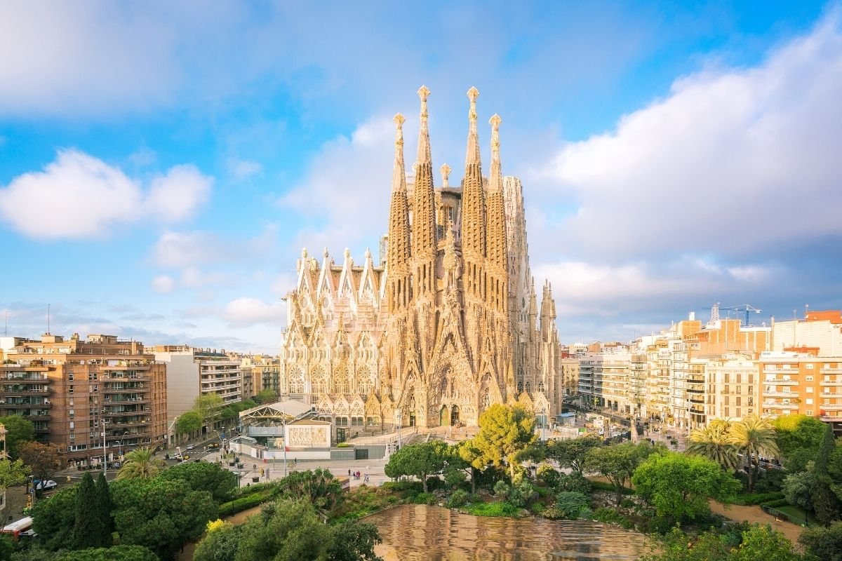Essential Travel Guide to Barcelona