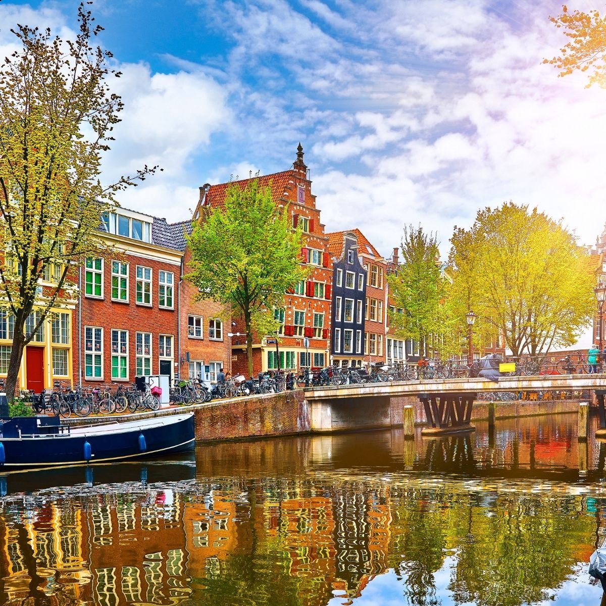 Essential Travel Guide to Amsterdam