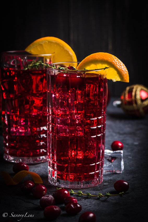 Santa’s Delight – Cranberry-Gin Cocktail