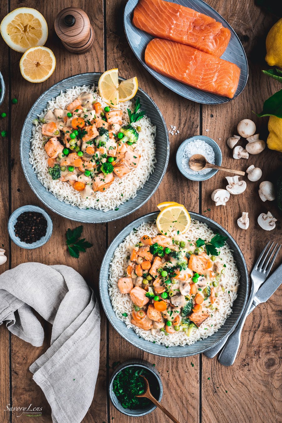 Lachsfrikassee mit Reis und Gemüse - schneller Lunch im Homeoffice