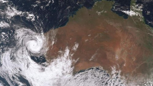 'You are in danger': WA residents told to take shelter as Cyclone Seroja crosses coast