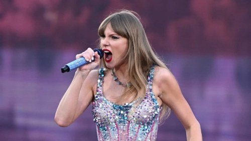 Taylor Swift fans evacuated from first Sydney Eras show due to storm