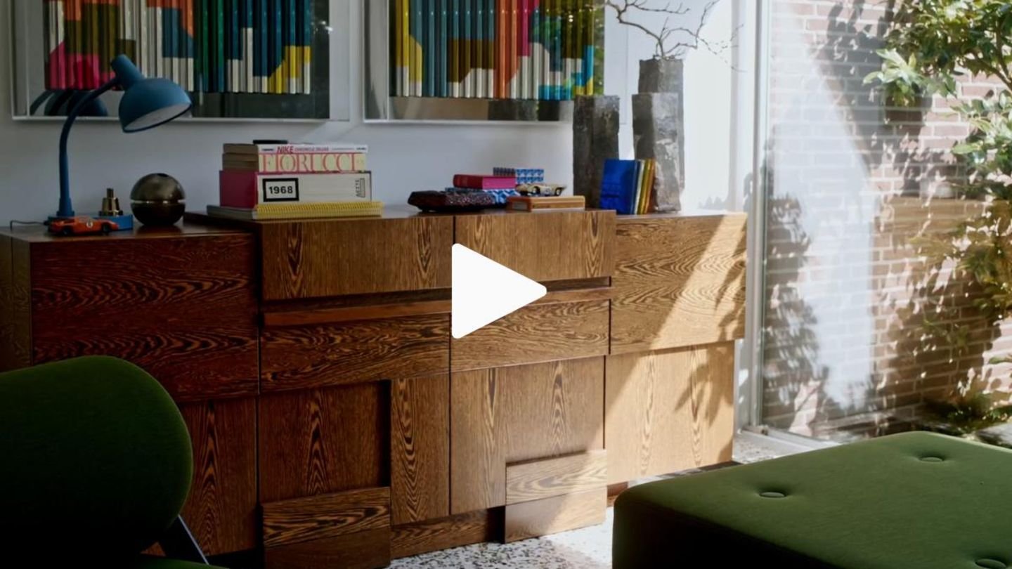 Ein Haus wie eine Kunstgalerie: Eklektisch eingerichteter 70er-Jahre-Bungalow in Frankfurt