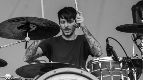 Ex-Schlagzeuger von The Devil Wears Prada stirbt bei Flugzeugabsturz