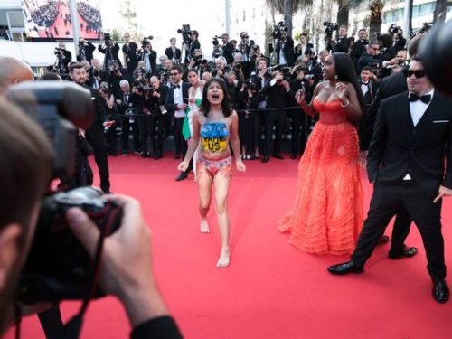 Demonstrantin stürmt roten Teppich in Cannes | Schweizer Illustrierte