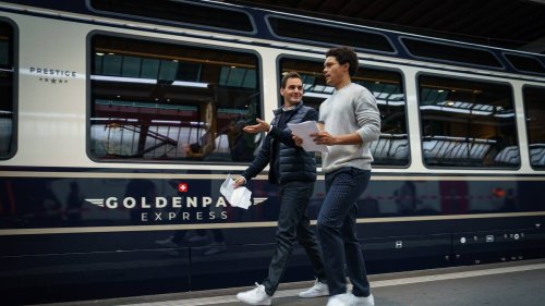 Roger Federer und Trevor Noah fahren ohne Billett im Zug