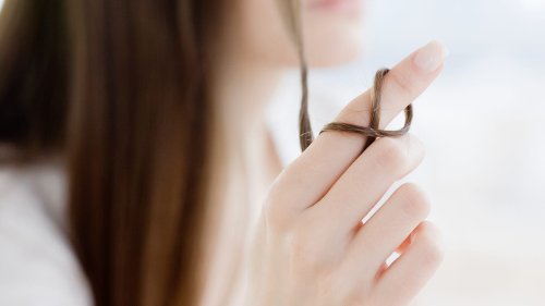 Harmlos oder krankhaft – Ist Haarezwirbeln schlimm?