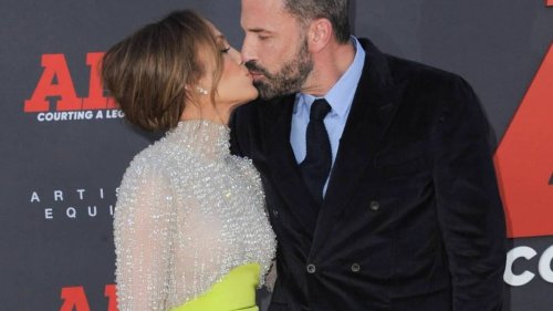 Auftritt bei «Air»-Premiere: Jennifer Lopez und Ben Affleck können kaum die Hände voneinander lassen