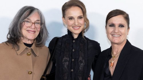 Natalie Portman bringt ihre Mutter mit zur Pariser Fashion Week