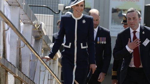 Auftritt bei Schiffstaufe: Prinzessin Kate setzt auf Marineblau