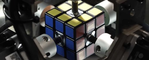 Insanely Fast Rubik's Cube World Record Has to Be Seen to Be Believed