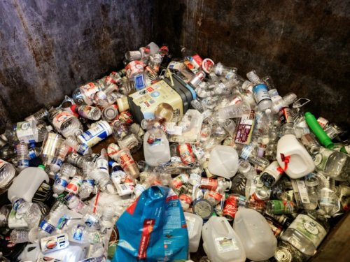 Le recyclage du plastique stagne à moins de 10% des volumes produits dans le monde, selon une étude