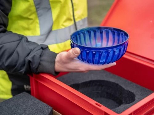 Un bol en verre romain découvert dans un état de conservation parfait - Sciences et Avenir