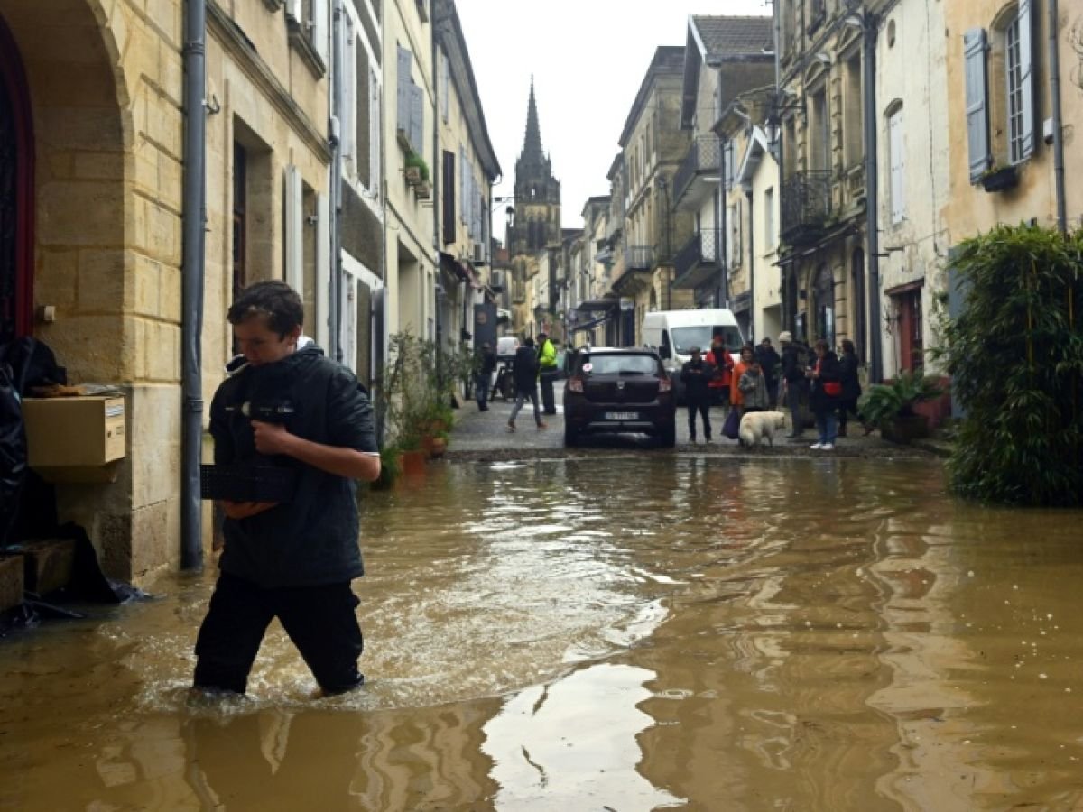Crues records : lente décrue "temporaire" dans le Sud-Ouest, toujours sous haute surveillance