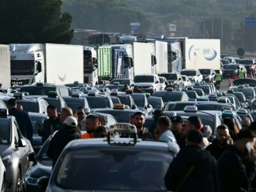 Transport de malades: les taxis appelés à manifester lundi en France