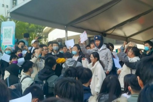 Chine: des étudiants confinés manifestent, le zéro Covid encore assoupli - Sciences et Avenir