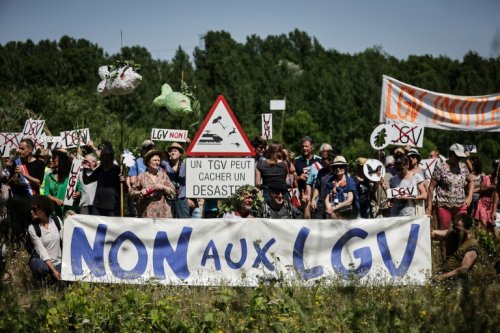 LGV Sud-Ouest: 400 manifestants en Gironde, qui comptent "durcir" la lutte - Sciences et Avenir