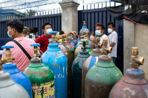 Covid en Birmanie: des bénévoles "transporteurs de cadavres" - Sciences et Avenir