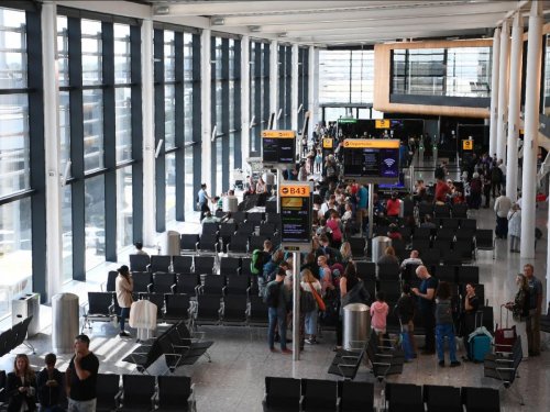 Protéger 2% d'un aéroport évite 40% des clusters de Covid-19 (et futurs virus) - Sciences et Avenir