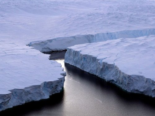 Antarctique : un iceberg de 1500 kilomètres carrés s'est détaché d'une barrière de glace - Sciences et Avenir