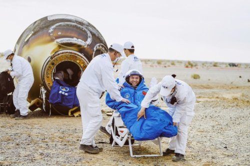 Trois astronautes chinois de retour sur Terre - Sciences et Avenir