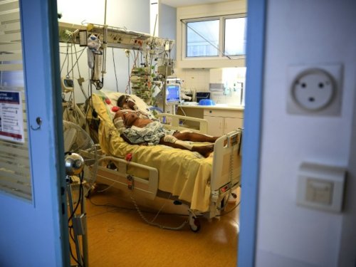 Covid: les soignants de "réa" s'inquiètent d'un afflux de patients plus jeunes - Sciences et Avenir