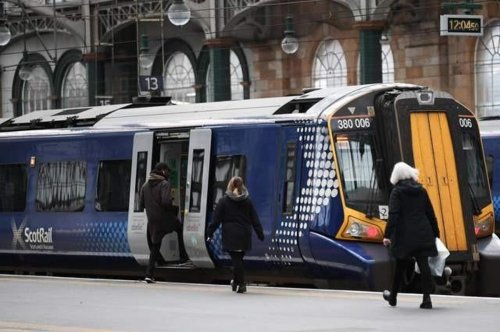 Train drivers offered improved pay deal in bid to end ScotRail crisis