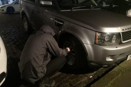 Edinburgh Tyre Extinguishers hit 'wealthy' New Town area and deflate tyres of 40 SUVs overnight in the city