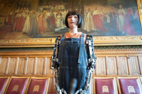 Ai-Da robot makes history by giving evidence to parliamentary inquiry ...