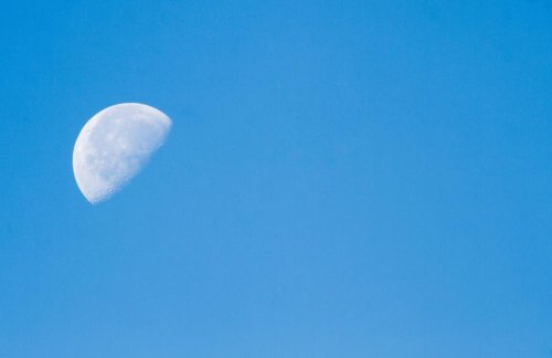This is the reason why you can see the moon during the daytime in winter