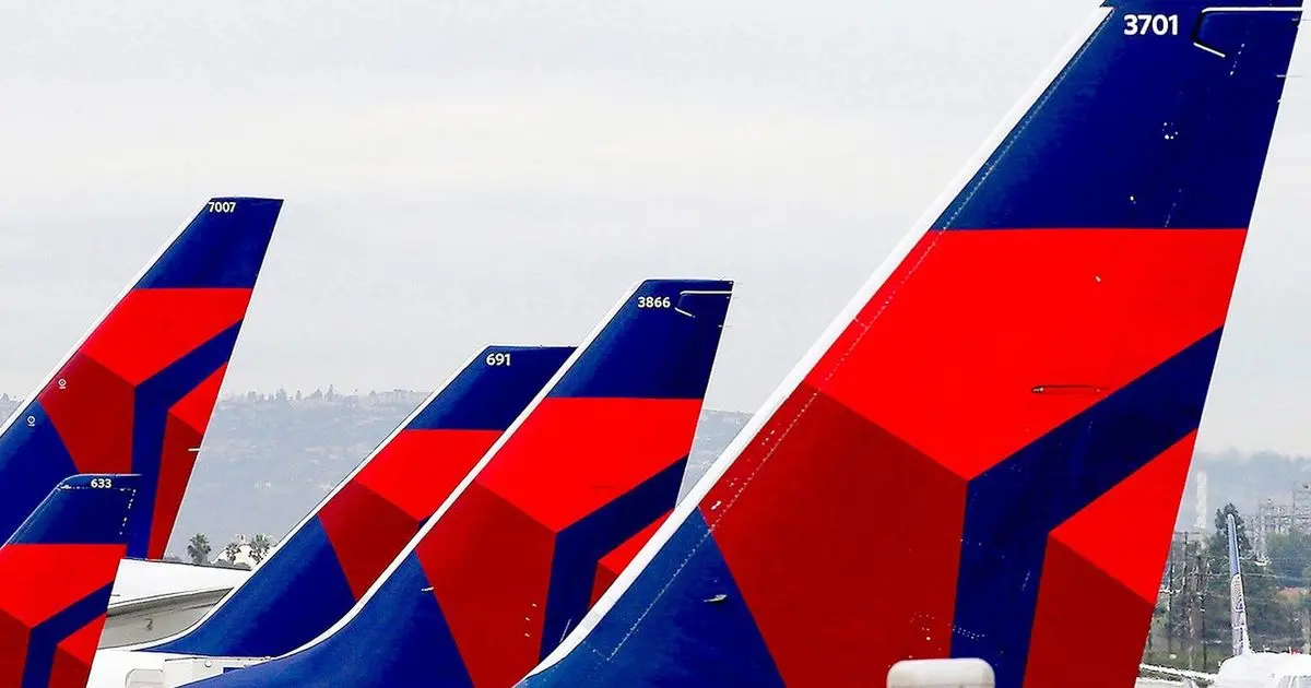 Las Vegas Delta airline passengers stuck in cabin for hours in 100