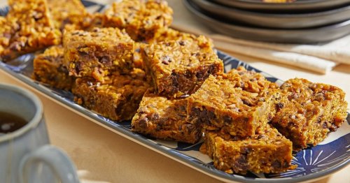 Pumpkin chocolate chip oat bars are a whole-grain, feel-good snack