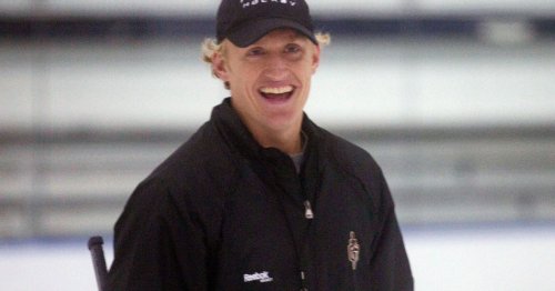 US women’s hockey coach Wroblewski sidelined by COVID-19