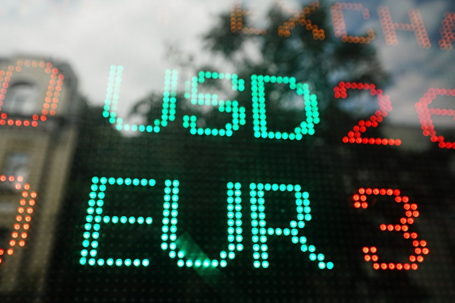 Euro Steadies As U.S. Shutdown Weighs On Dollar (null:EUR:USD)