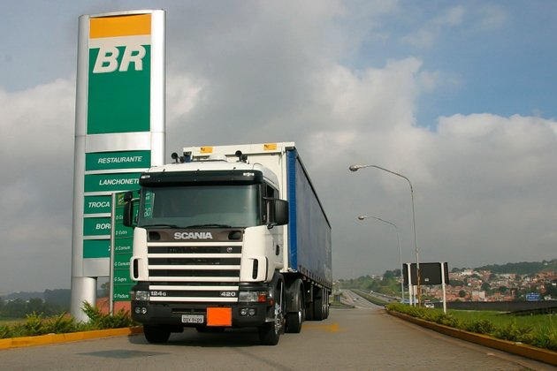 Petrobras Q1 profit drops as benefit of surging oil prices likely delayed (PBR:NYSE)