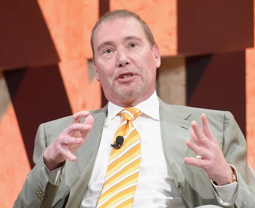Billionaire Jeffrey Gundlach Says Sell The Magnificent Seven: Buy XLU Instead