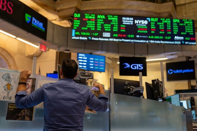 Cathie Wood’s Ark Invest buys tech dip led by NVDA, AVGO, GOOG, META, dumps AMD (ARKK:BATS)