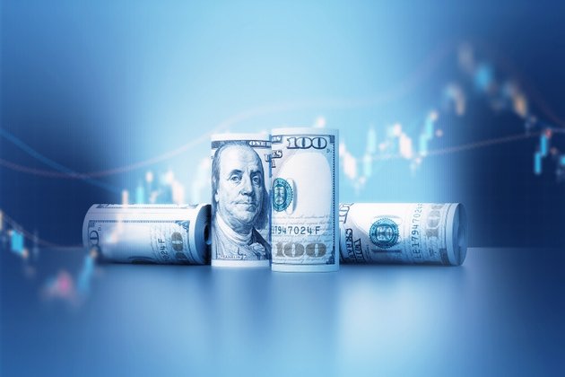 Central banks plan first U.S. dollar decline in 3 years; Gold Euro winning