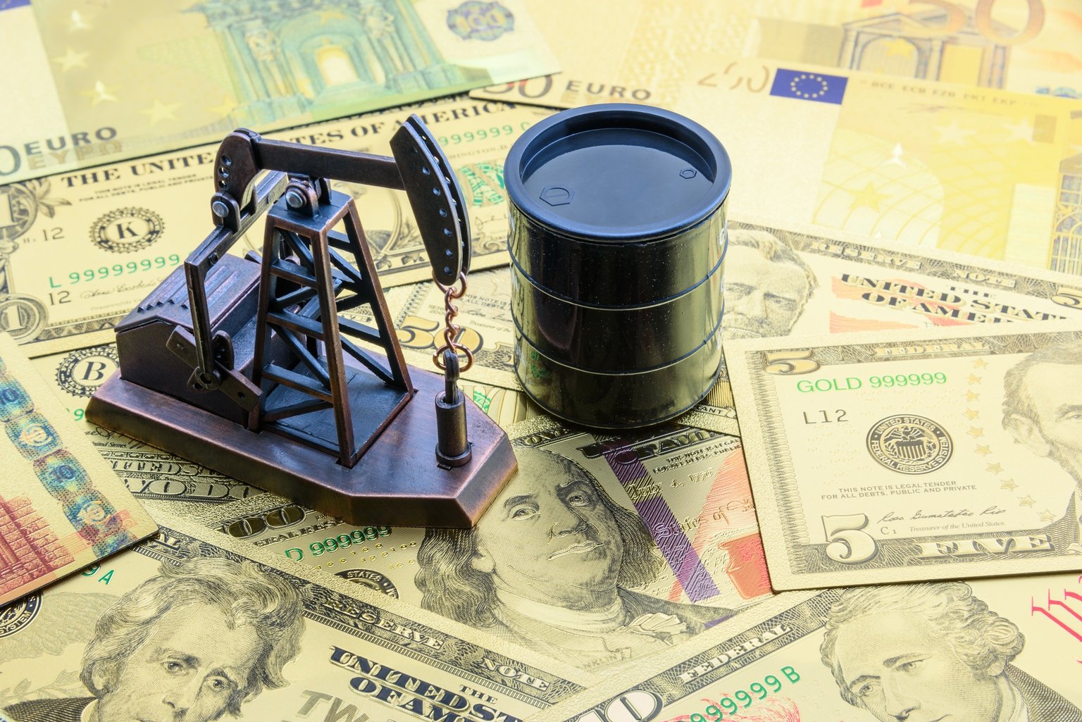 Is The Petrodollar Trade Over After Trump's Comment? EUR/USD, AUD/USD And DXY Overview