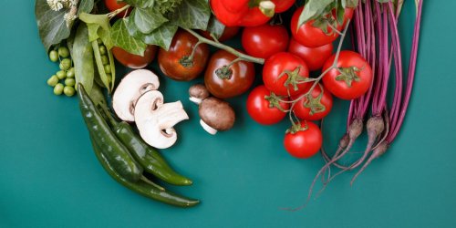 The Best Foods to Eat—and Avoid—for Endometriosis Pain and Bloating