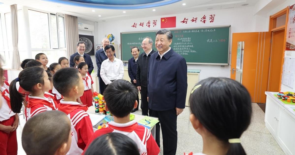 Beijing urges Chinese schools to prioritize teaching AI amid US tech trade war