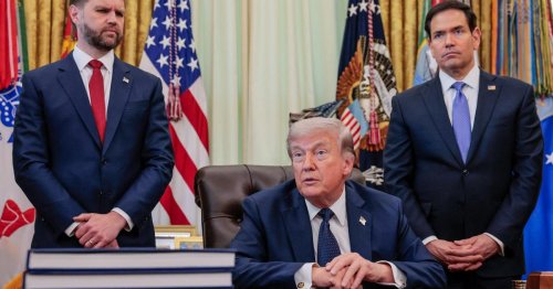 Trump says he’s ‘looking’ at buying Spirit Airlines